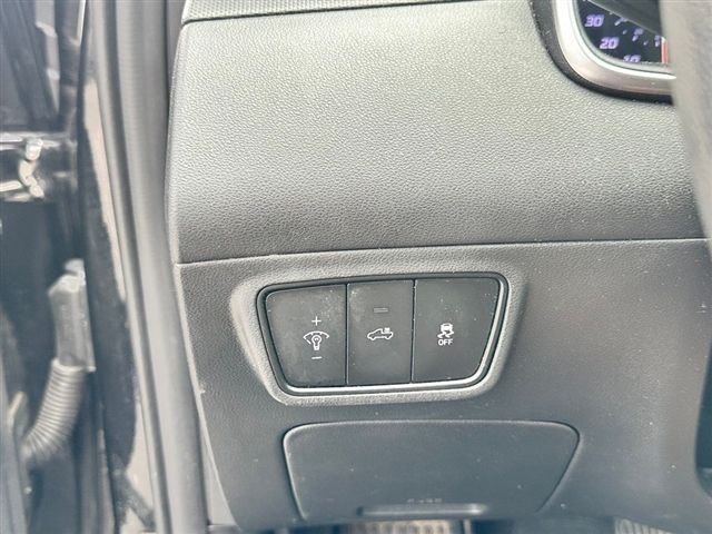 Used 2022 Black Hyundai SEL image 13