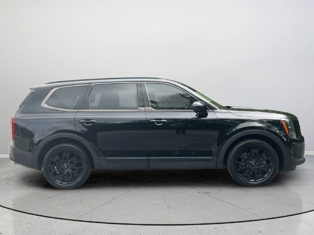 Used 2022 Black Kia EX image 5