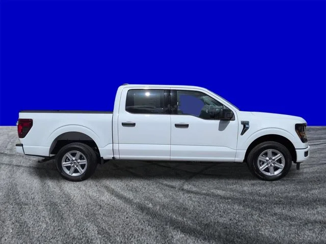New 2026 Oxford White Ford XLT image 3