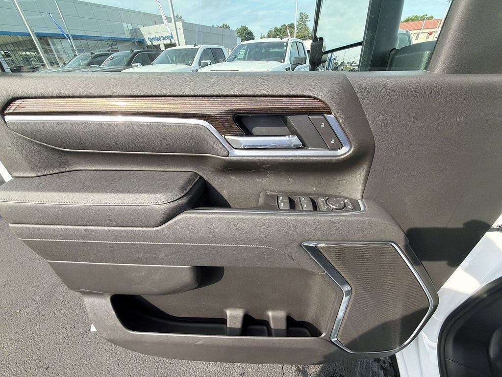 New 2026 Summit White GMC SLE DRW image 19