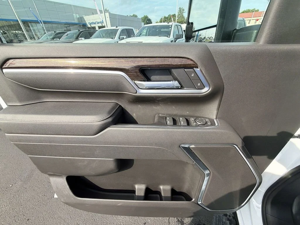 New 2026 Summit White GMC SLE DRW image 19