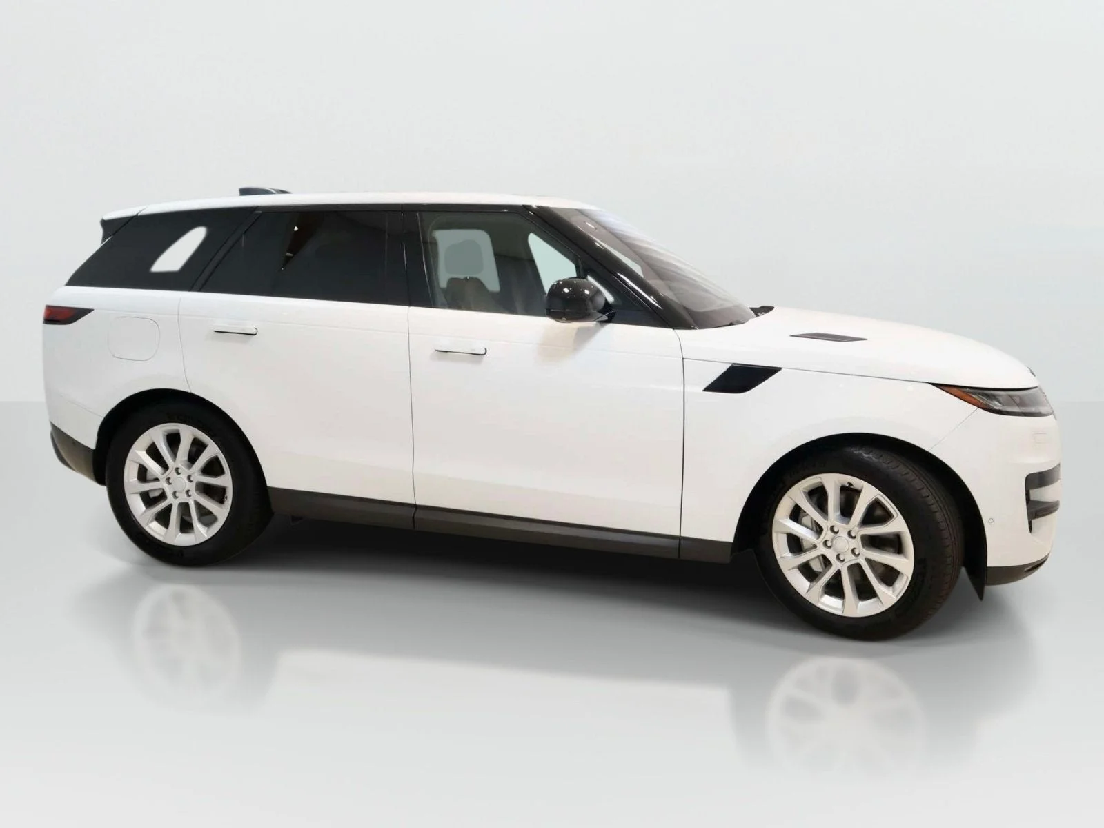 Used 2023 Fuji White Land Rover SE image 6