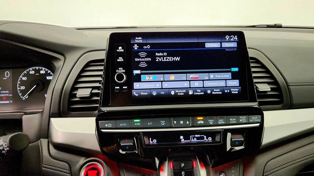 Used 2025 Platinum White Pearl Honda Sport-L Automatic image 19