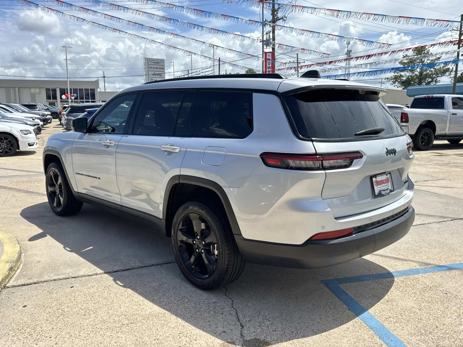 Used 2024 Silver Zynith Jeep Limited image 5
