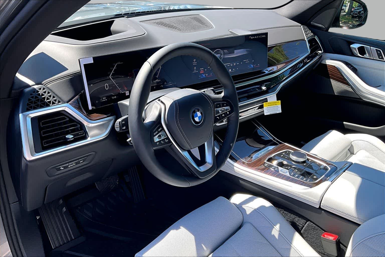 New 2026 Skyscraper Grey Metallic BMW xDrive50e image 8