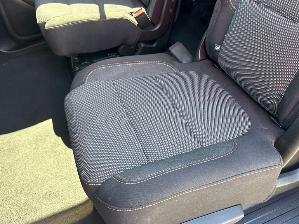 Used 2018 Iridescent Pearl Tricoat Chevrolet LT Cloth w/1LT image 37