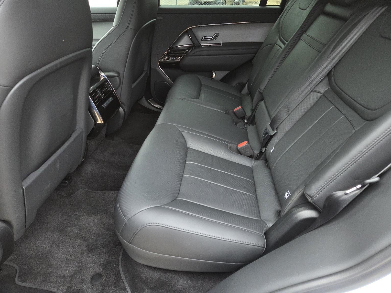 Used 2025 Fuji White Land Rover SE image 35