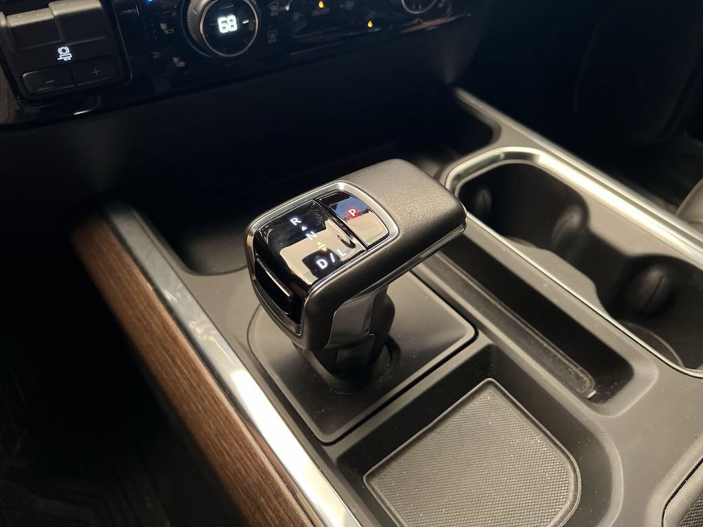 Used 2022 Iridescent Pearl Tricoat Chevrolet High Country image 19