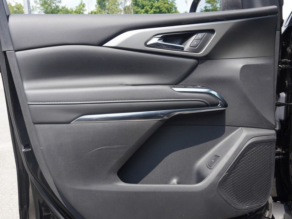 Used 2025 Black Chevrolet LT image 25