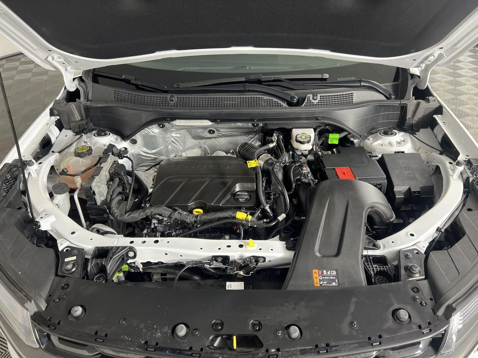 Used 2025 Summit White Chevrolet 1RS image 15