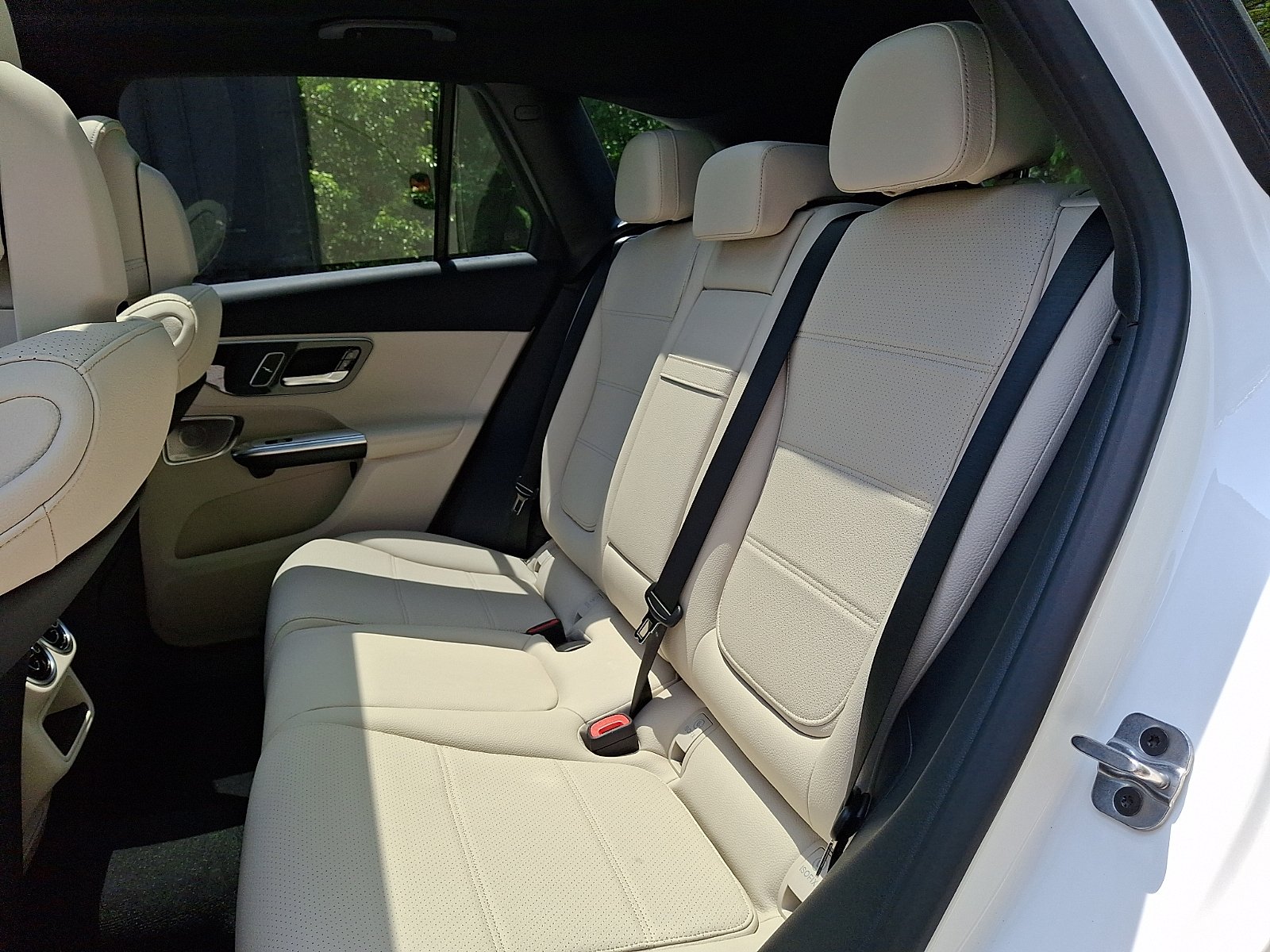 New 2026 Polar White Mercedes-Benz GLC 300 image 8