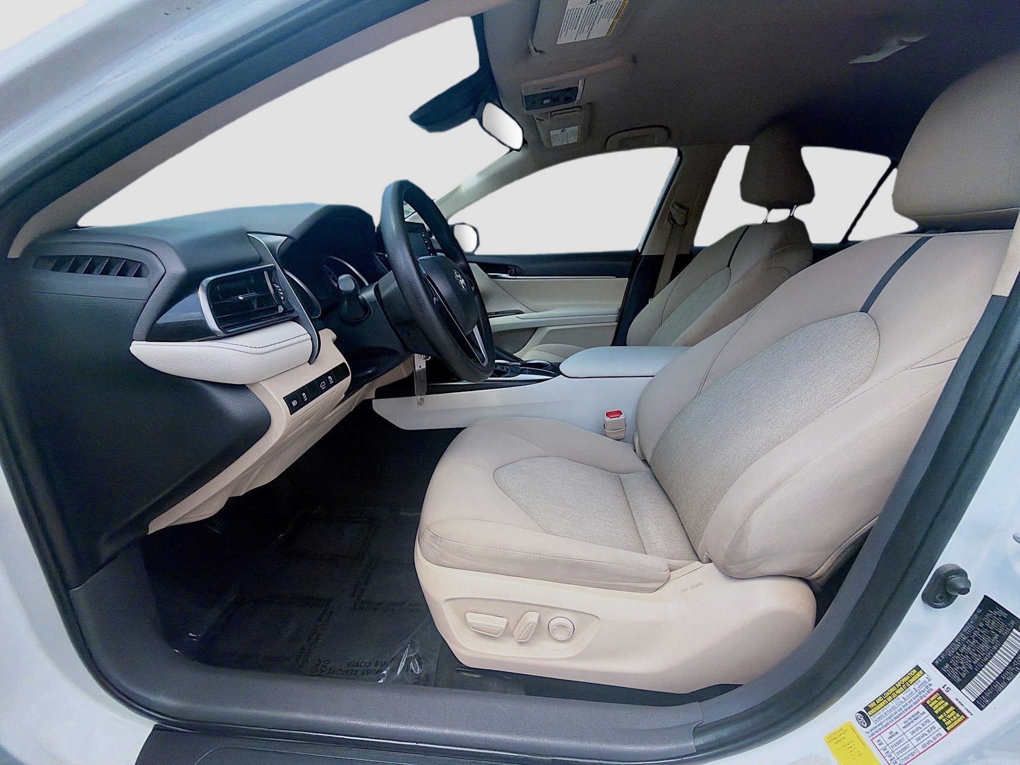 Used 2023 Ice Cap Toyota LE image 17