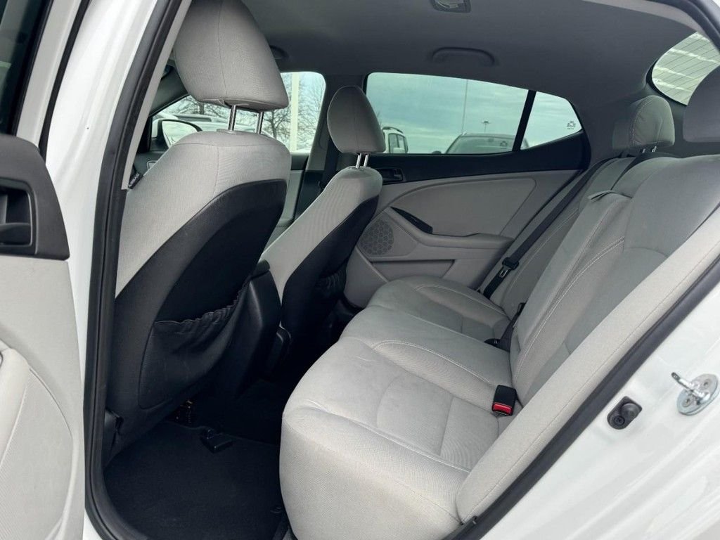 Used 2014 White Kia LX image 10