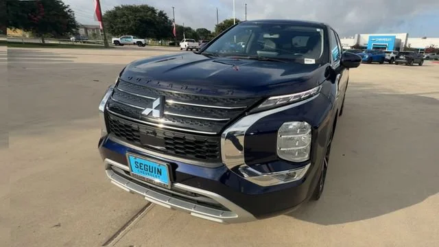 Used 2024 Blue Mitsubishi SE 2.5 2WD image 3