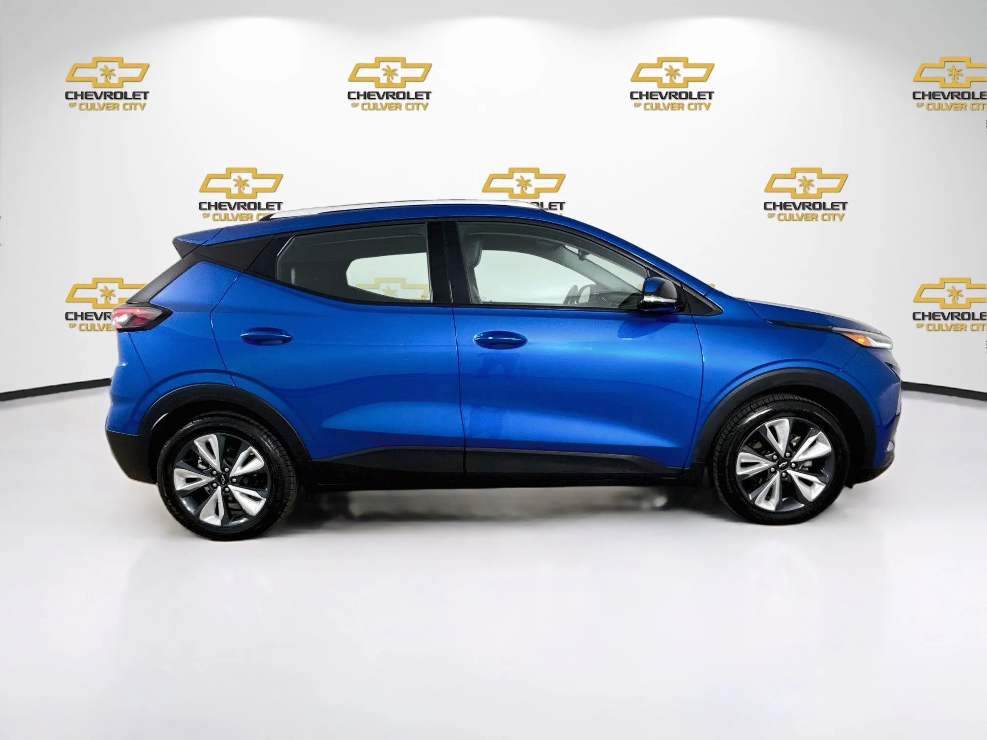 Used 2022 BRIGHT BLUE METALLIC Chevrolet LT image 9