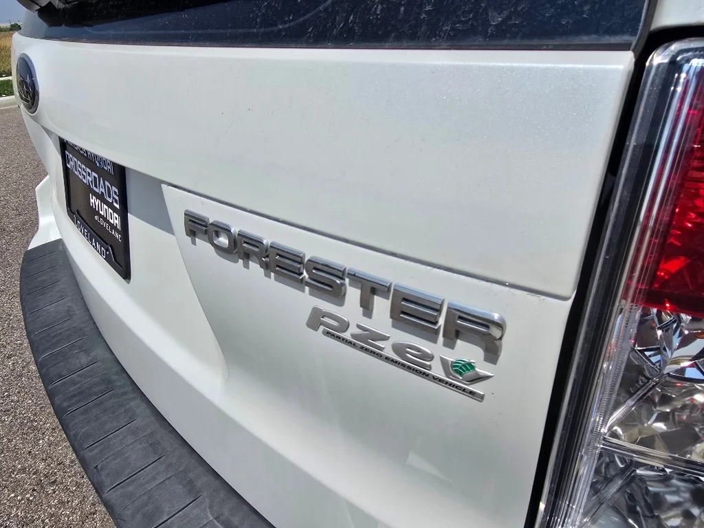 Used 2013 Satin White Pearl Subaru 2.5X image 11