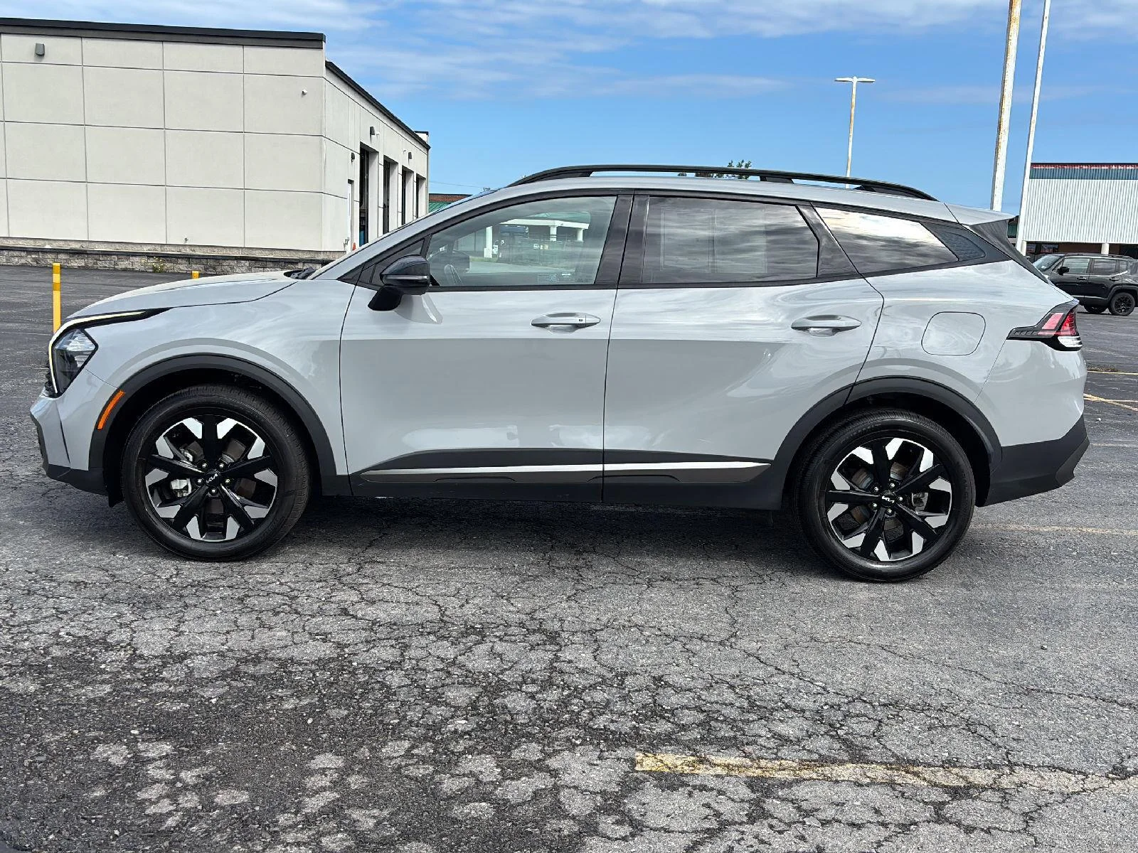 Used 2023  Kia X-Line image 6