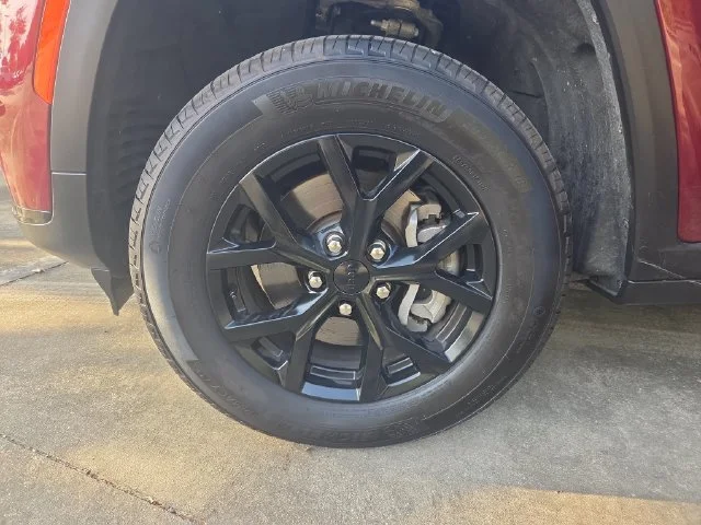 Used 2025 Red Jeep Altitude X image 30