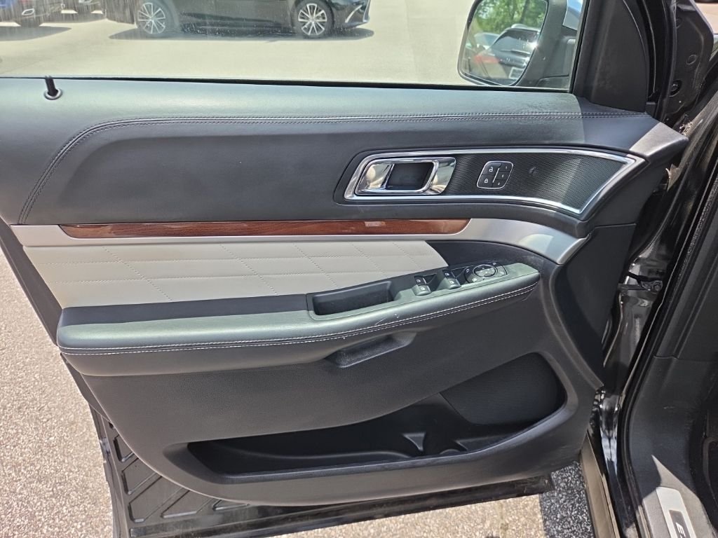 Used 2018 Shadow Black Ford Platinum image 14