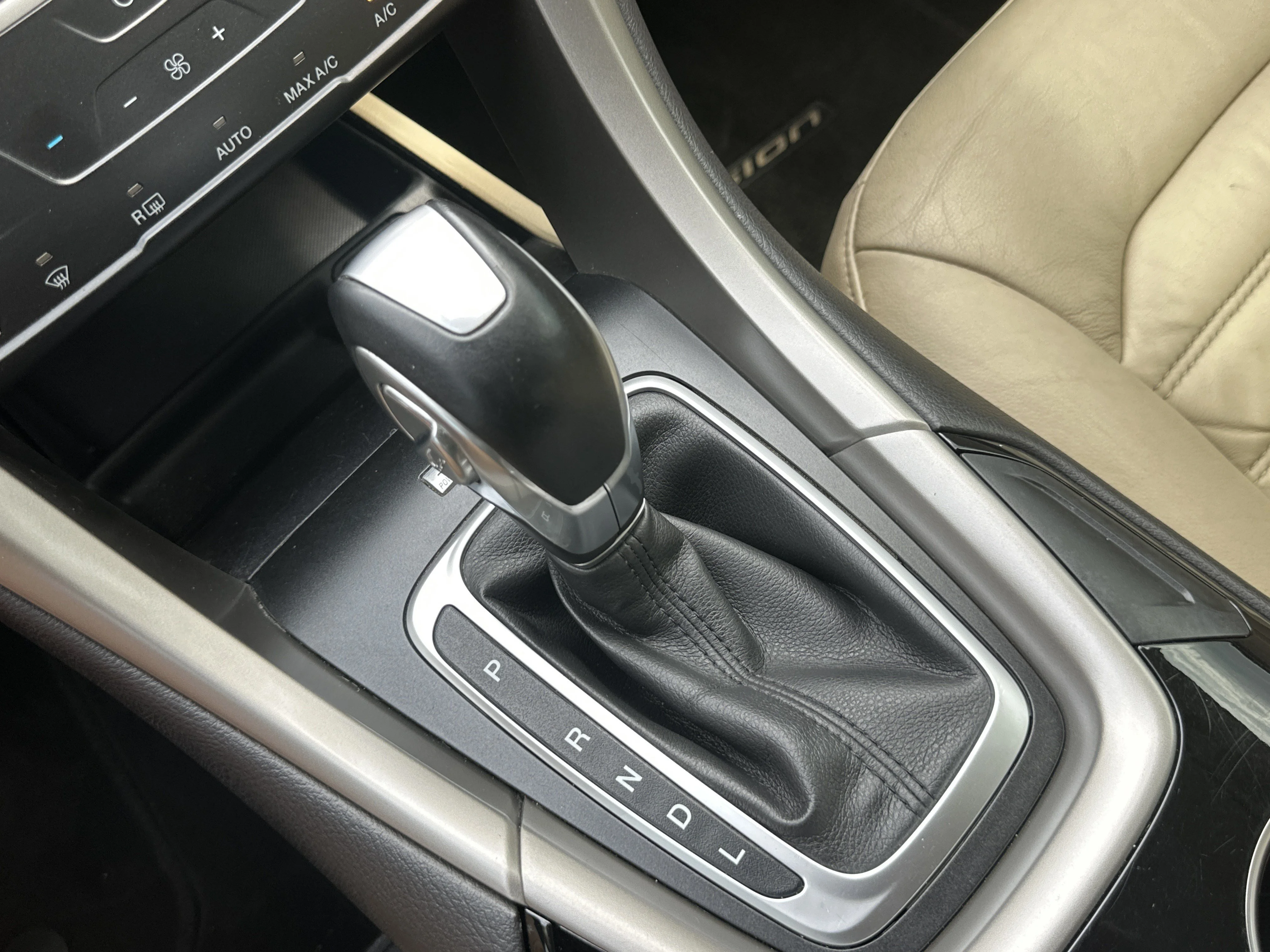 Used 2014 WHITE Ford SE image 30