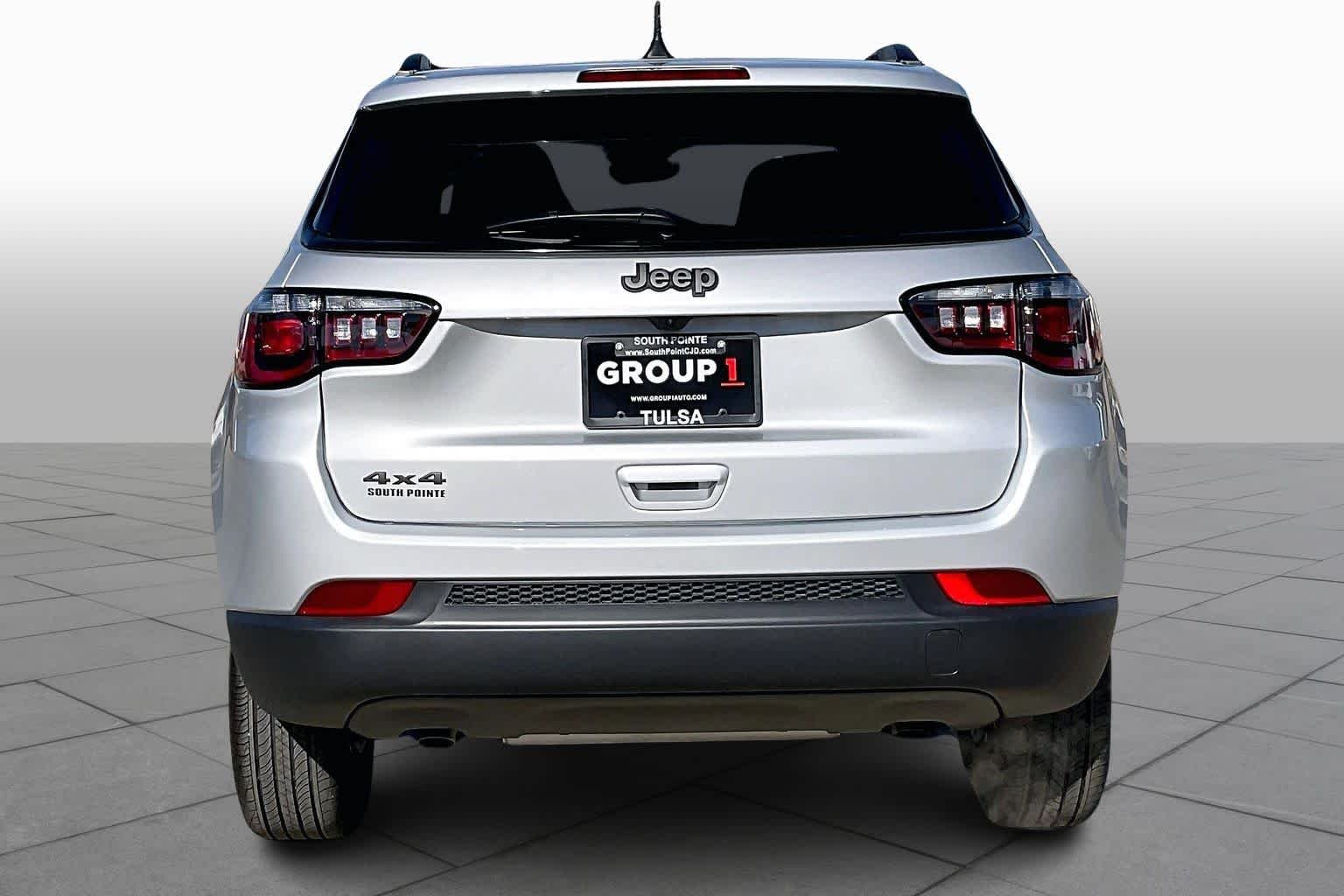 New 2026 Silver Zynith Metallic Clear-Coat Exterior Paint Jeep Latitude image 4