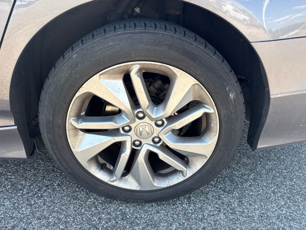 Used 2018 Gray Honda LX image 6
