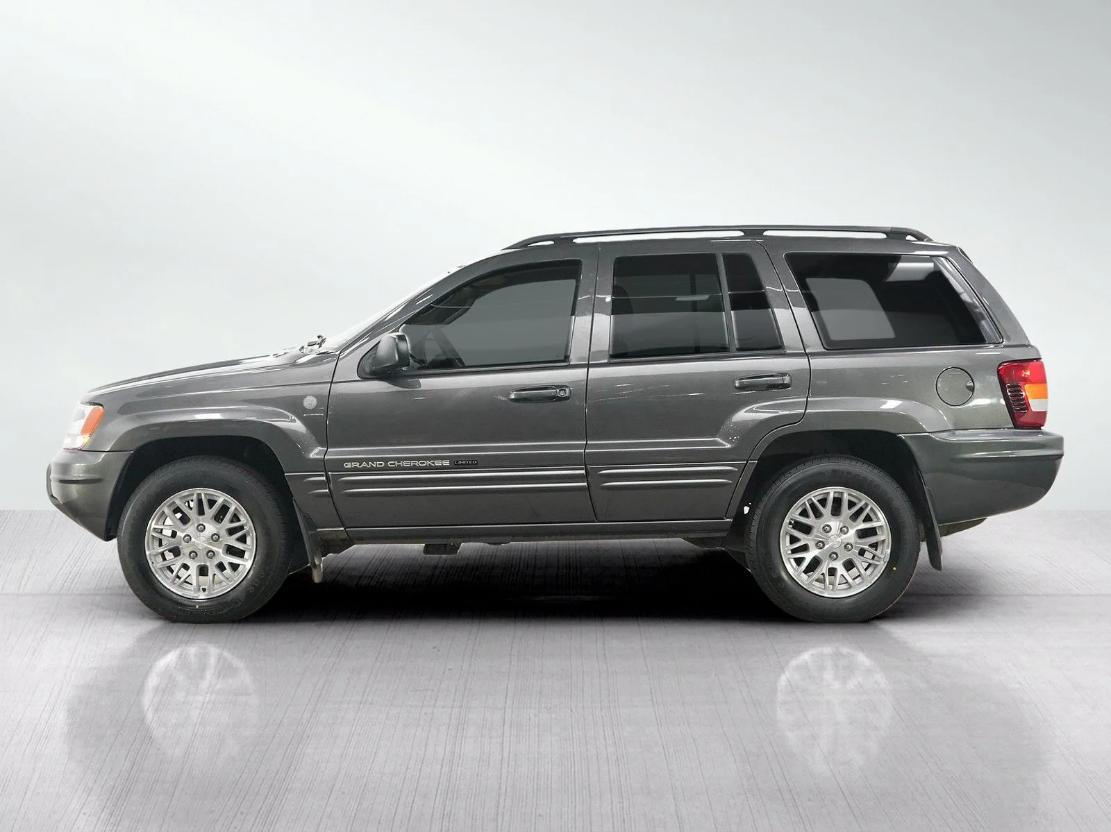 Used 2004 Jeep Grand Cherokee Limited with VIN 1J4GW58N34C383389 for sale in Hopkins, Minnesota