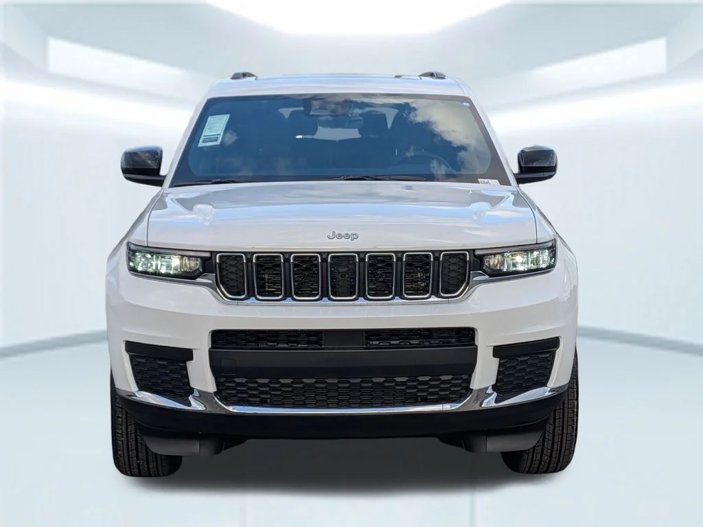 New 2025 White Jeep Laredo image 11