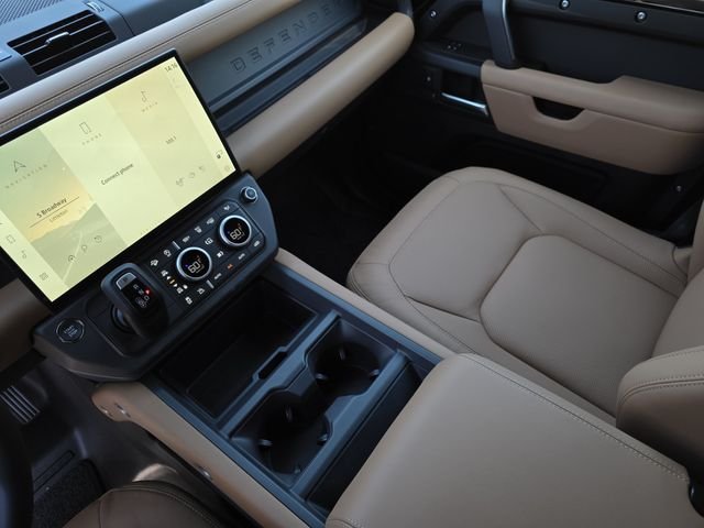 New 2026 Santorini Black Land Rover X-Dynamic SE image 18