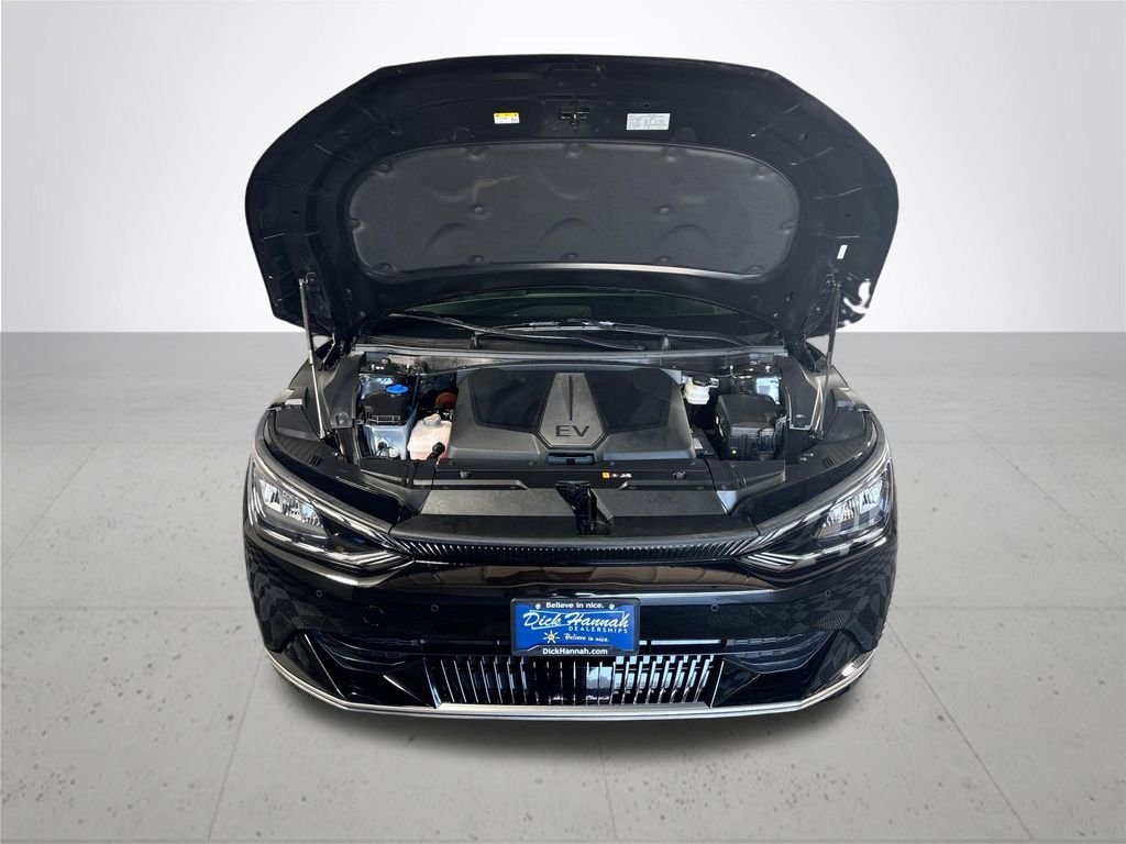 Used 2024 Aurora Black Kia Wind image 22