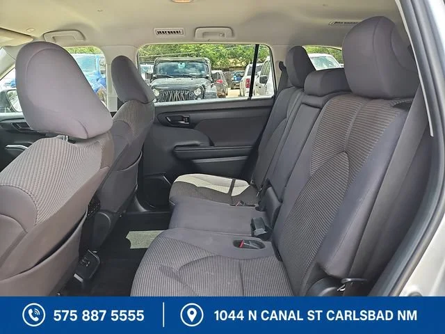 2024 Toyota Highlander LE - Photo 11