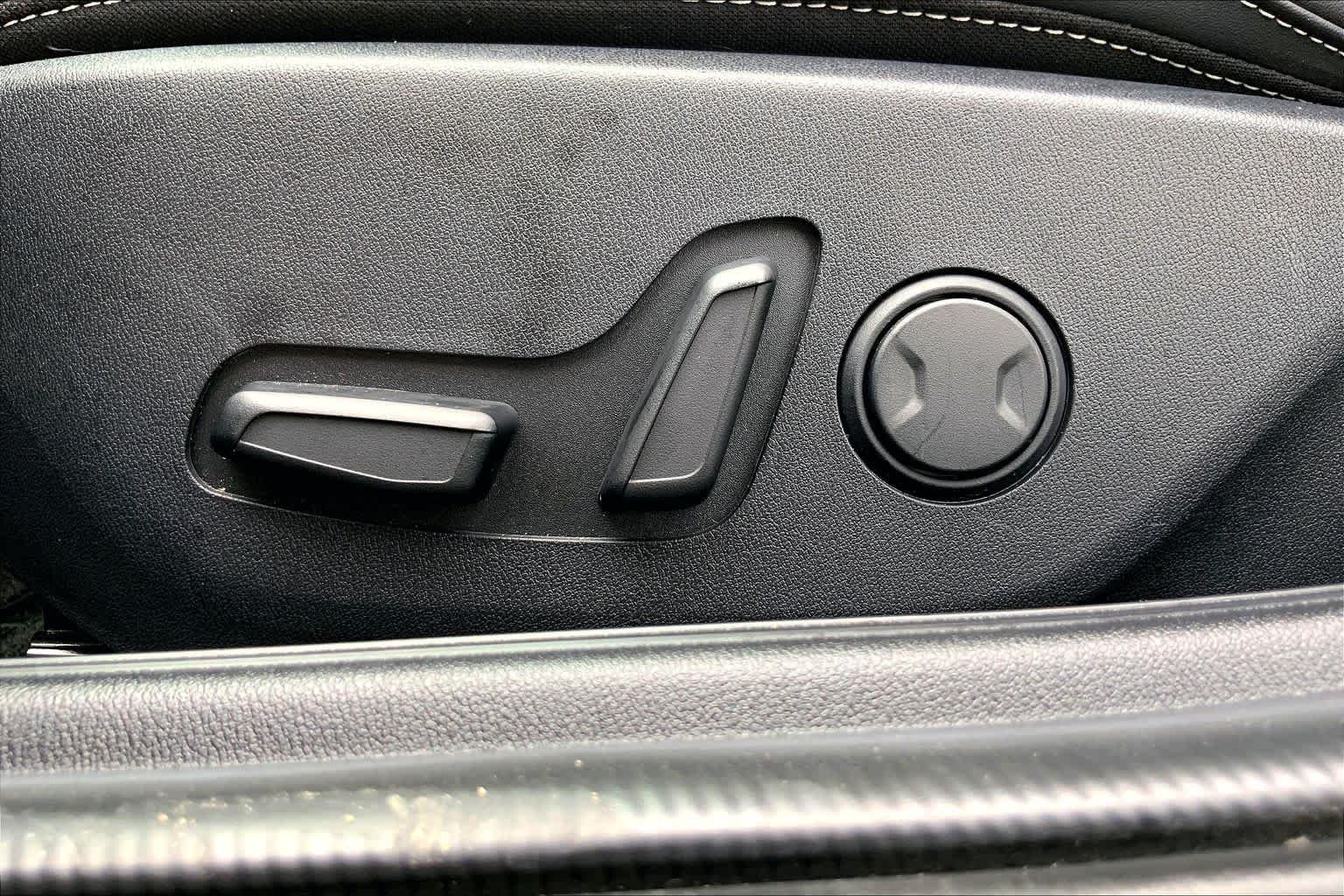 Used 2025 Aurora Black Pearl Kia GT-Line image 34