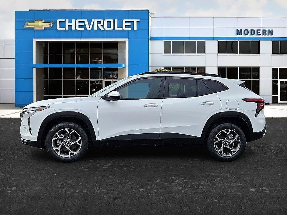 Used 2026 Summit White Chevrolet LT image 2
