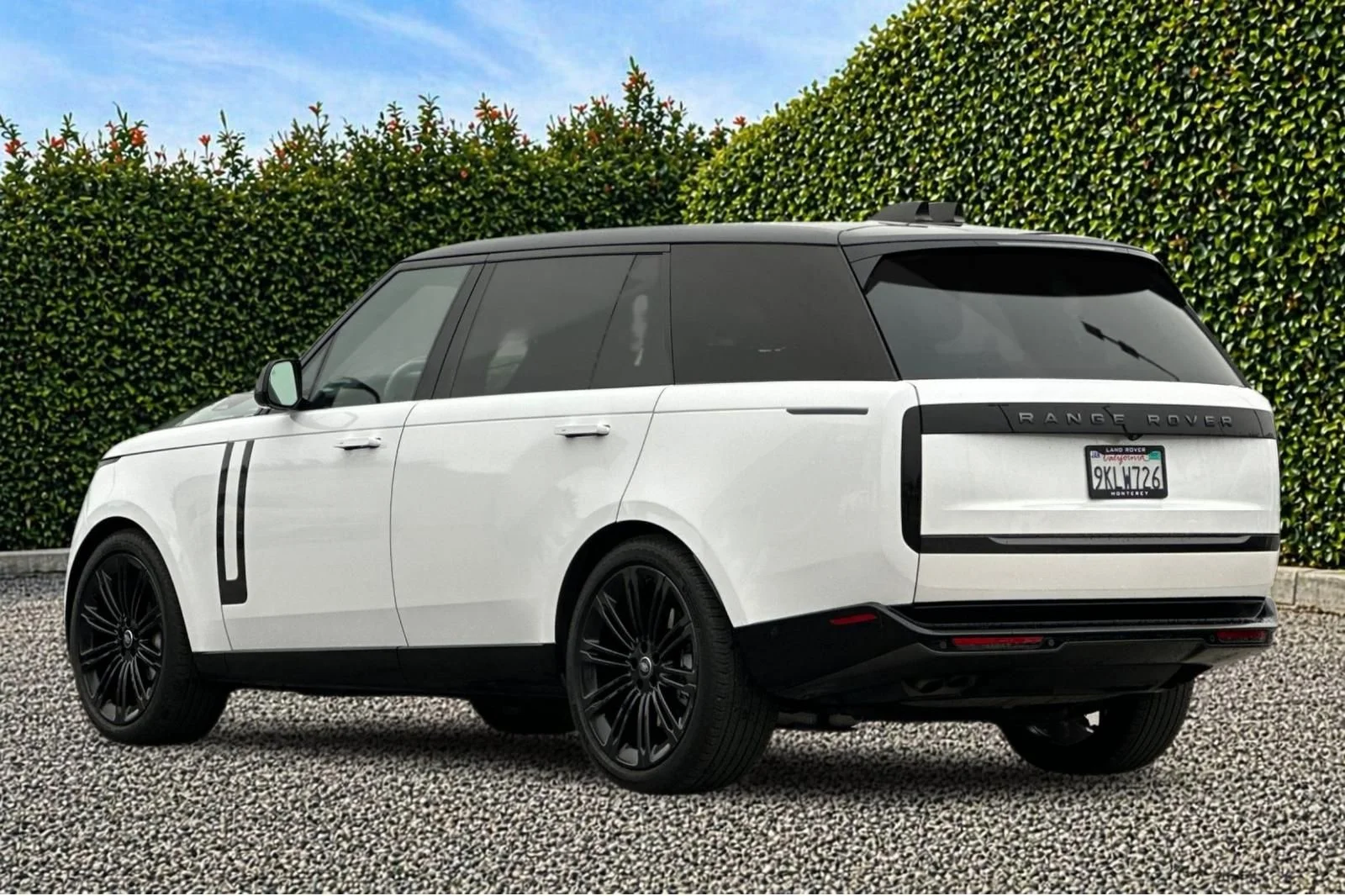 Used 2024 White Land Rover SE image 6