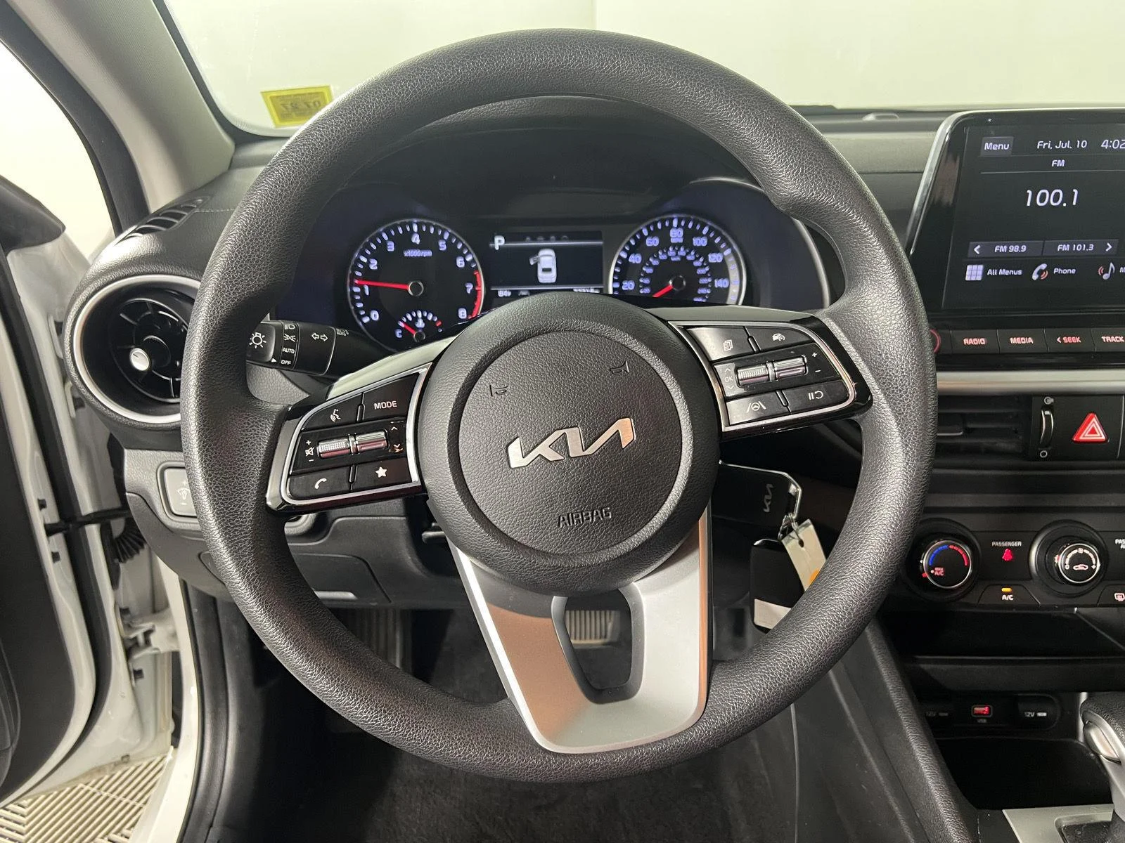Used 2023 Snow White Pearl Kia LXS image 16