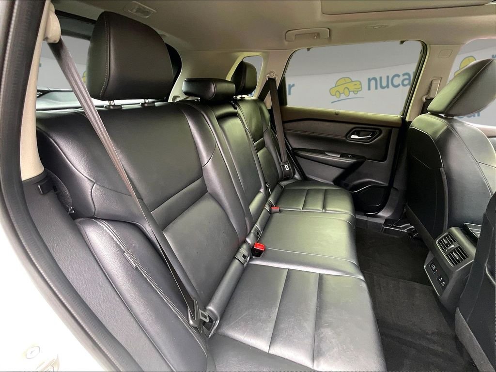 Used 2023 Pearl White Nissan SL image 16
