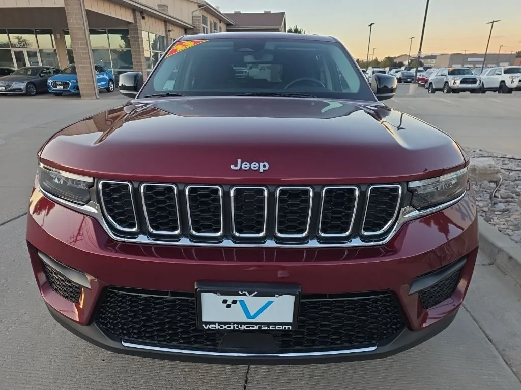 Used 2023 Red Jeep Laredo image 8