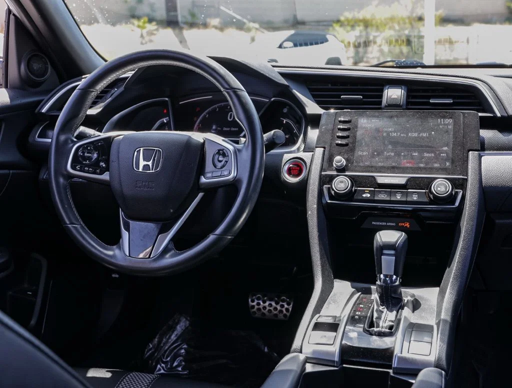 Used 2021  Honda Sport image 21