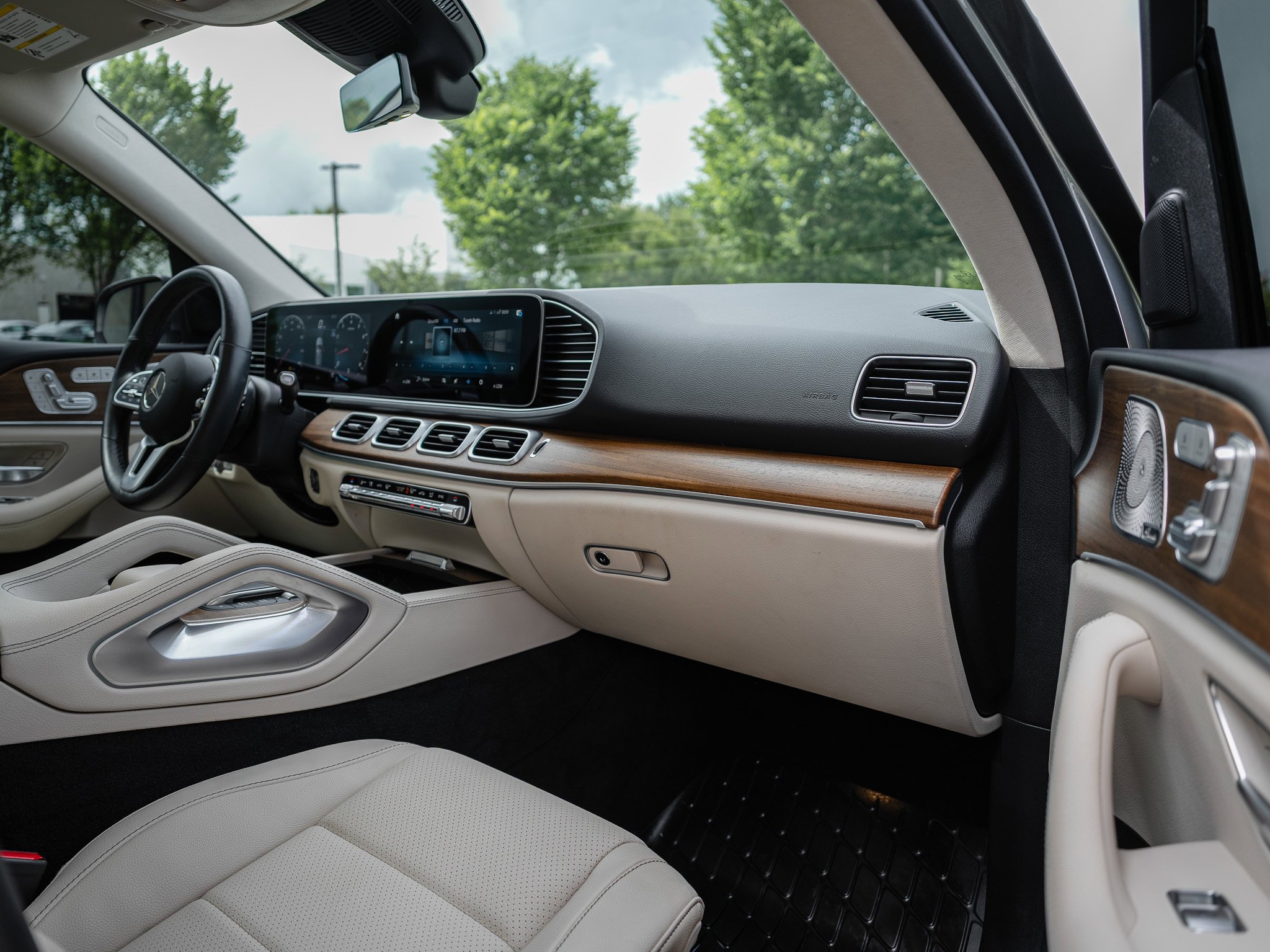 Used 2022 Gray Metallic Mercedes-Benz GLE 350 image 26