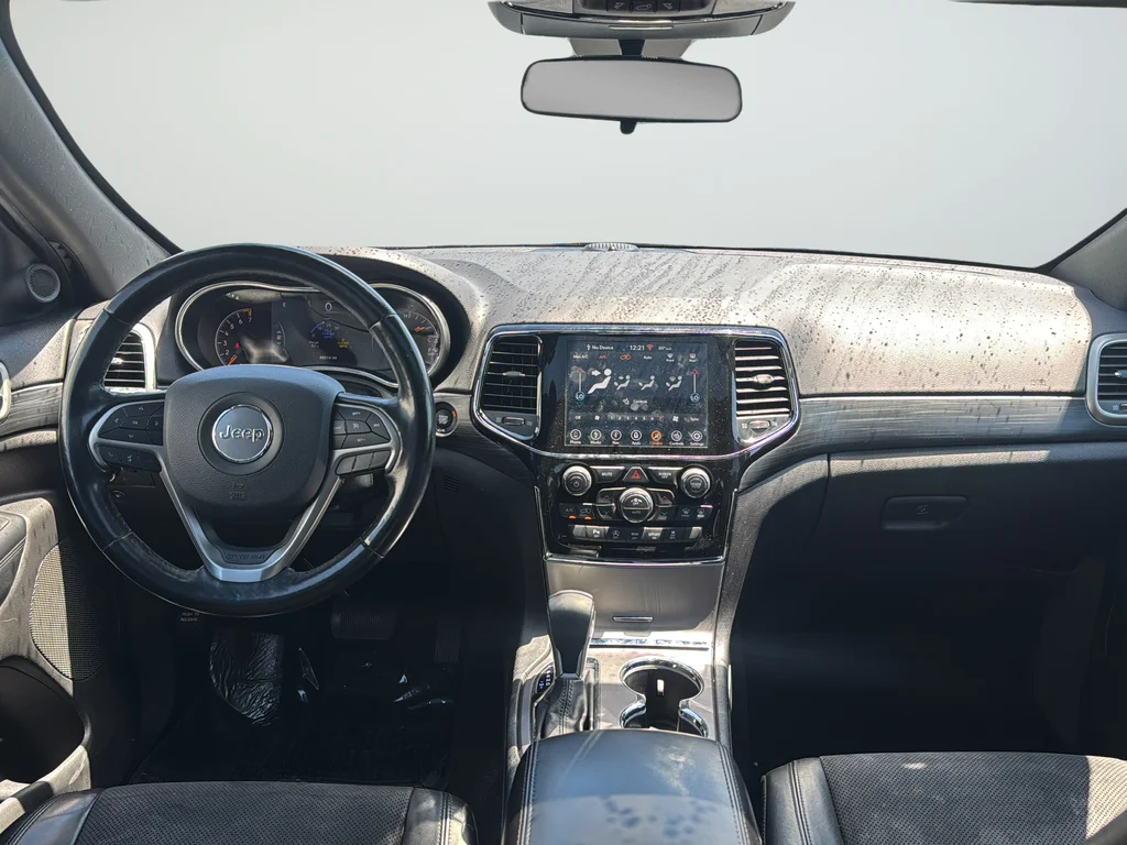 Used 2021 Gray Jeep Laredo X image 9
