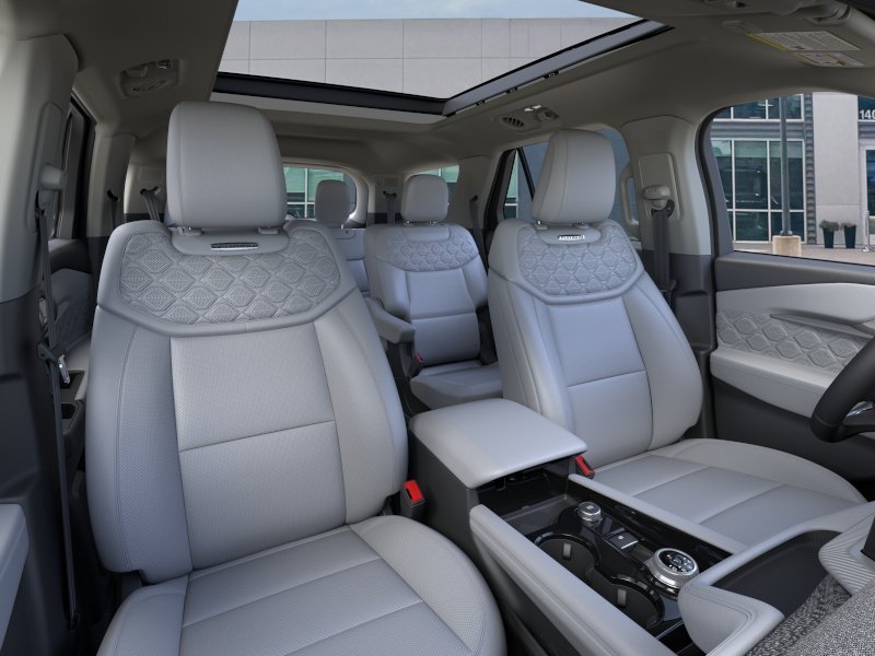 New 2026 Star White Metallic Tri-Coat Ford Platinum™ image 10