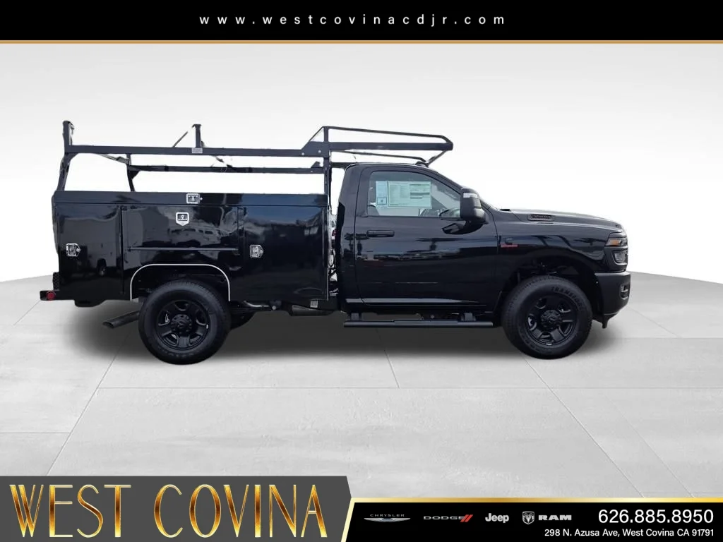 New 2026 Diamond Black Crystal Pearl-Coat Exterior Paint RAM Tradesman image 4