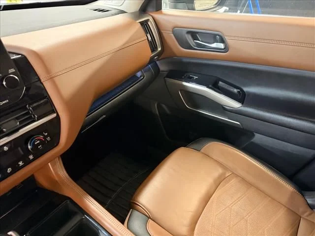 2023 Nissan Pathfinder Platinum - Photo 28
