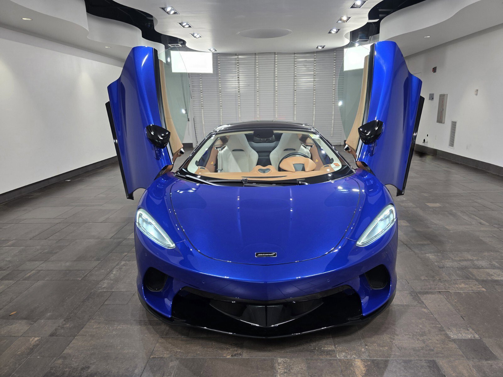 Used 2023 Aurora Blue McLaren  image 20
