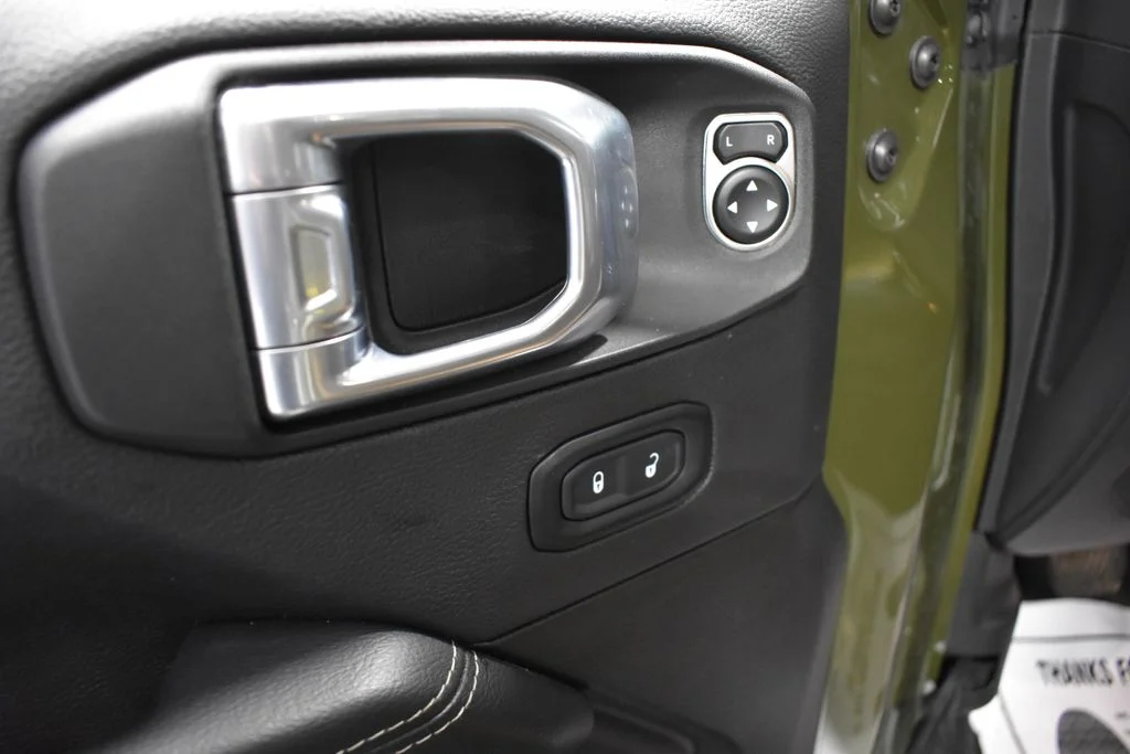 Used 2021 Green Jeep Overland image 15