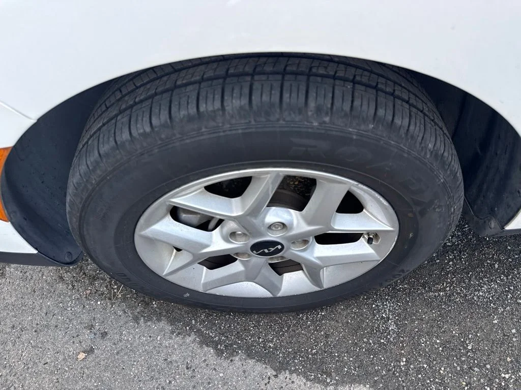 Used 2025 White Kia S image 11