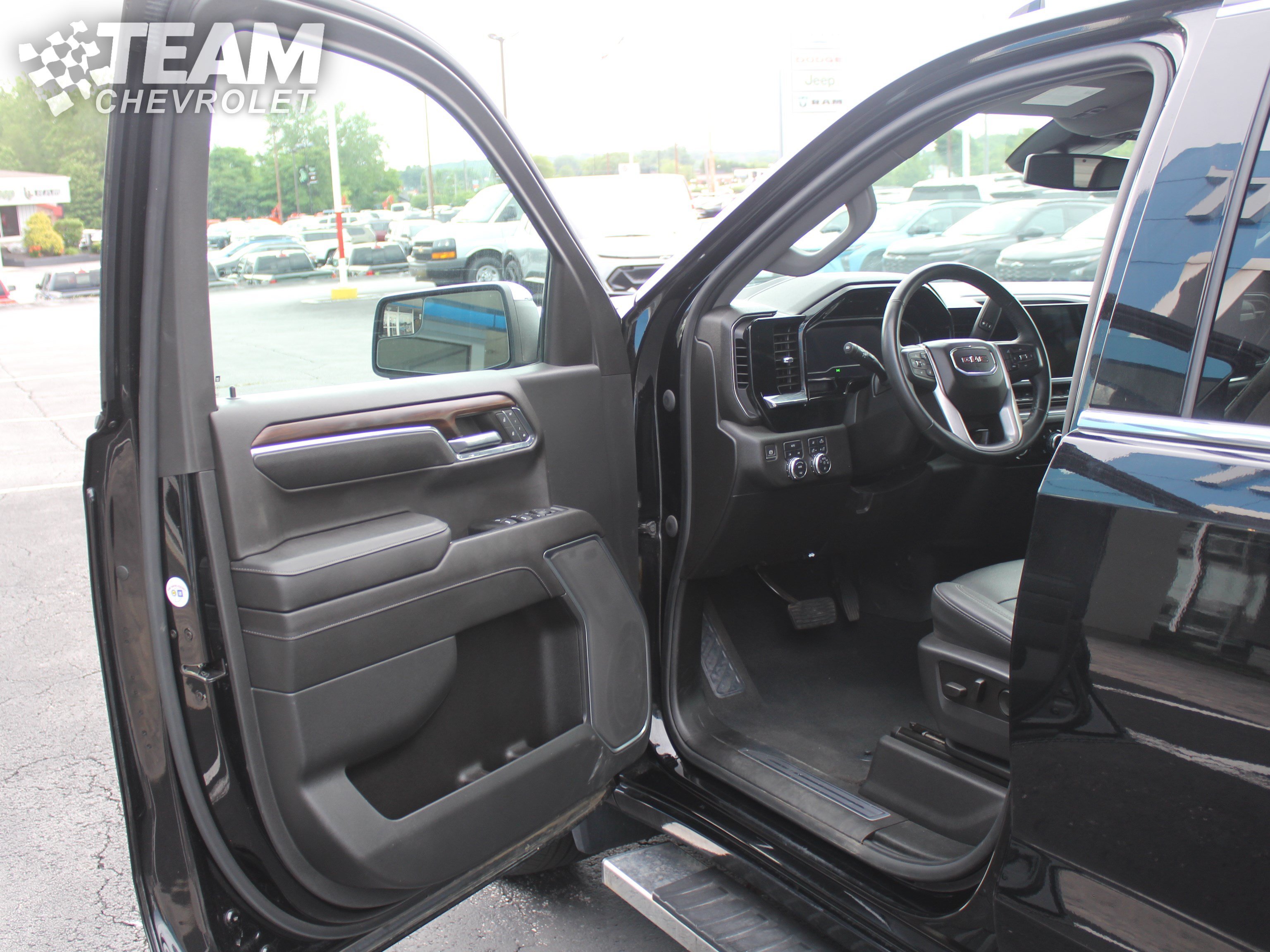 2023 GMC Sierra 1500 SLT - Photo 10