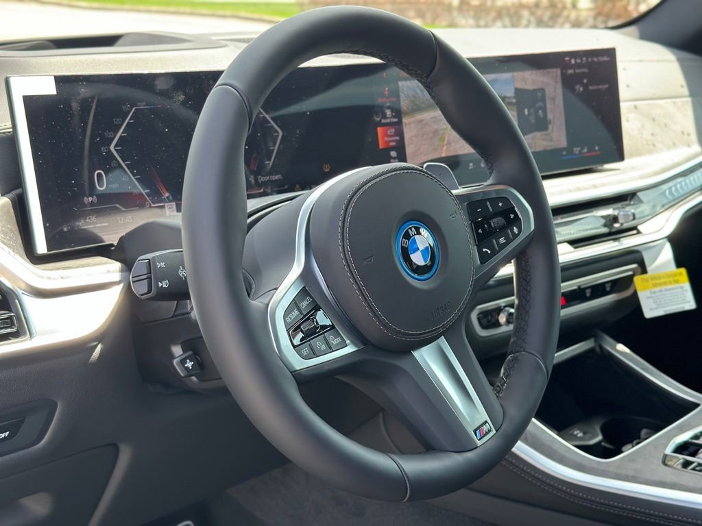 New 2026 Carbon Black Metallic BMW xDrive50e image 17
