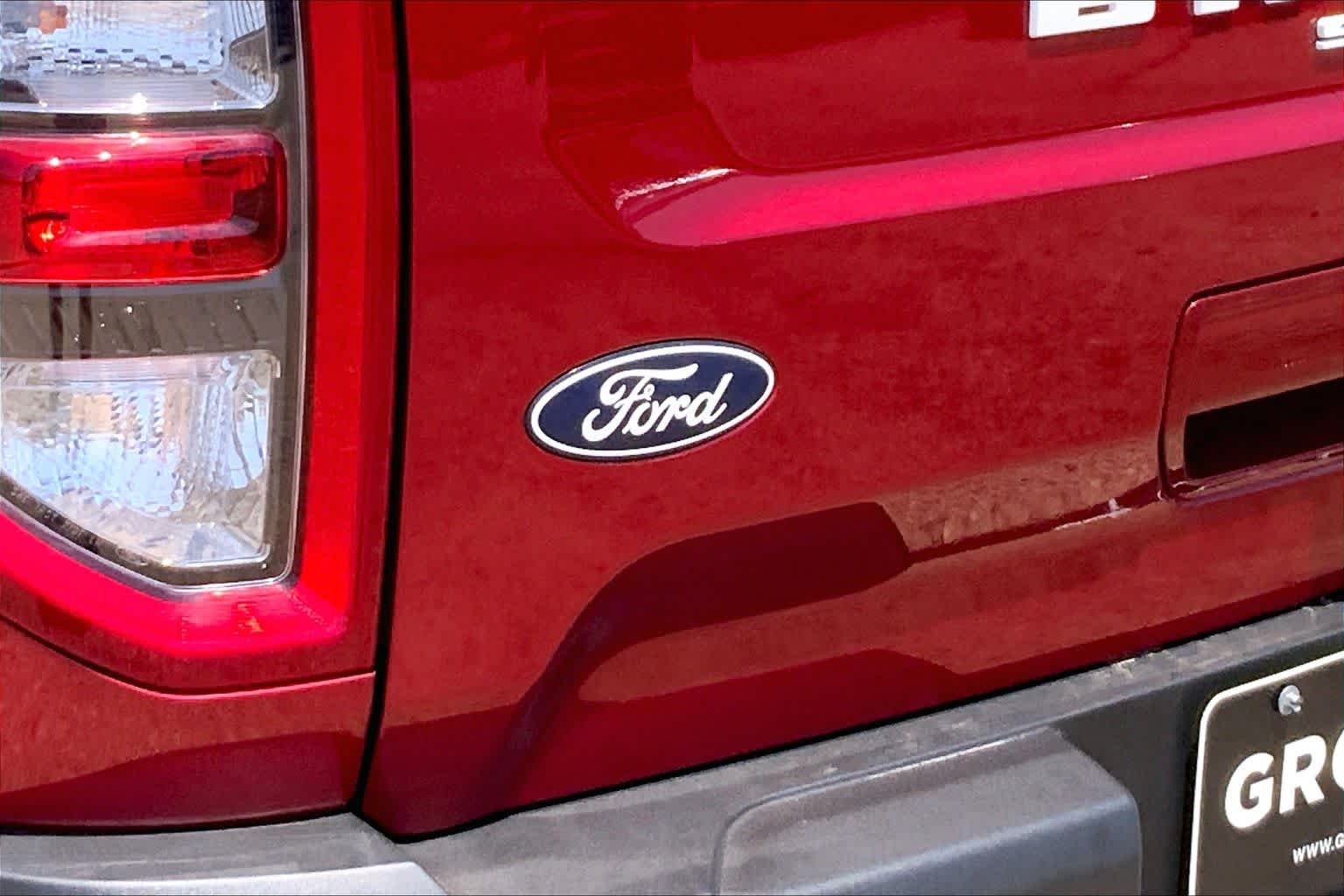 New 2026 Ruby Red Metallic Tinted Clearcoat Ford Outer Banks® image 15
