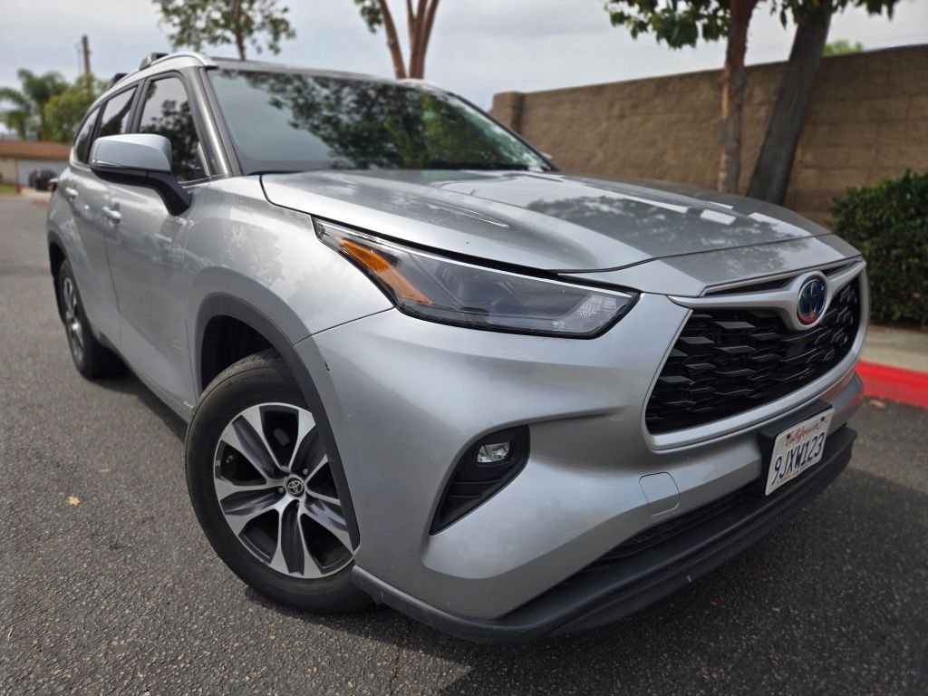 Used 2024 Silver Toyota XLE image 1